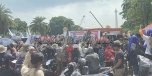 Demo Buruh Tak ke Istana, Ada Massa Lain Aksi di Silang Monas